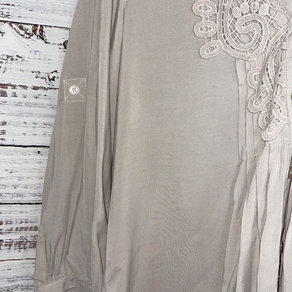 Spence Top Womens Size Small V neck Roll up sleeves boho embroidered Blouse New - Picture 5 of 11